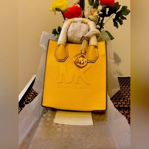 Micheal Kors Mercer extra- small pebbled leather crossbody bag. New with tag.